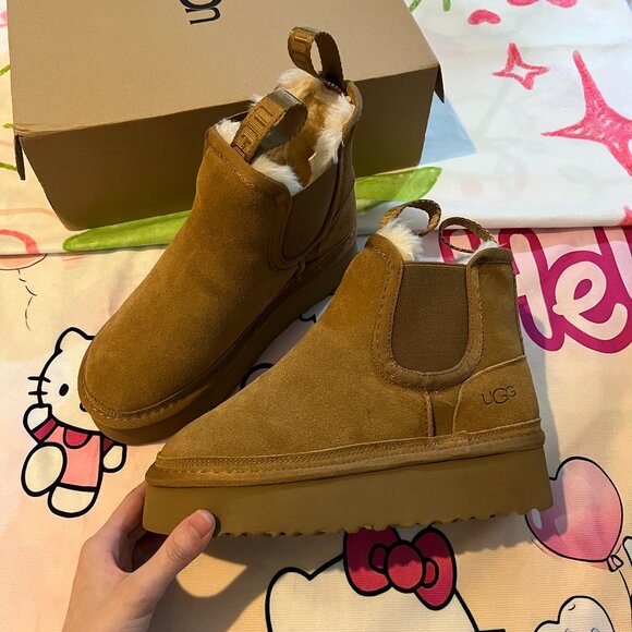 UGG Platform Chelsea Boots - Picture 1 of 8